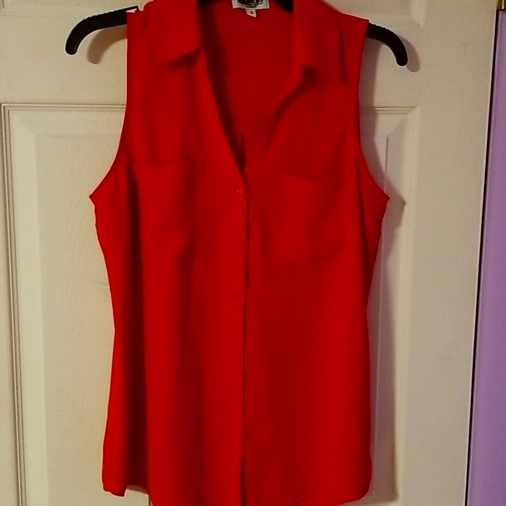 Sleeveless shirt